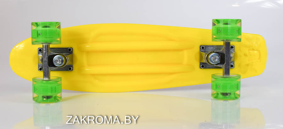 Акция! Скейтборд Pennyboard 56x14 см, высокопрочный антифрикционный пластик, полиуретановые колеса светящиеся. Цвет желтый Абстракция. Арт. 125 55 руб.