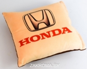 Декоративная подушка со съемным чехлом на молнии в машину Honda (Хонда). Размер 36*36 см. Цвет бежевый.