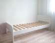 Кровать из массива дерева с ламелями, деревянная кровать  Комфорт. Спальное место: 200 х 90 см. Цвет белый. Арт. 90200. Изготовление в цвете и размере заказчика.