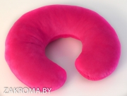 Мягкая подушка подголовник для шеи розовый цвет.